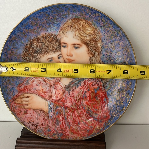 Vintage Edna Hibel Mother’s Day Collectible Plate “Erica and Jamie - Picture 6 of 7